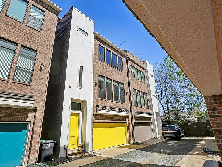 209 Burr St #C — Photo 3