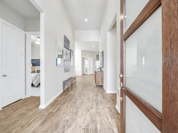 9602 Wilder Rd, Iowa Colony, TX 77578