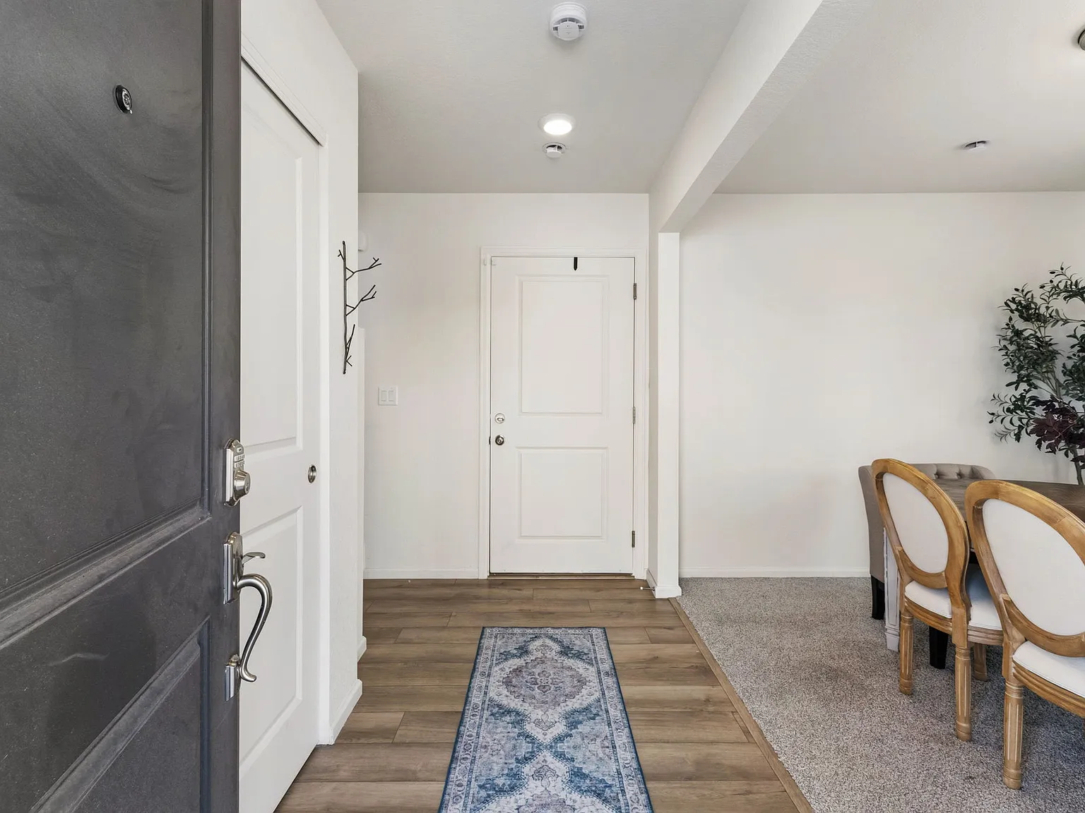 4 bed, 1643 sqft, $2,450 — Photo 3