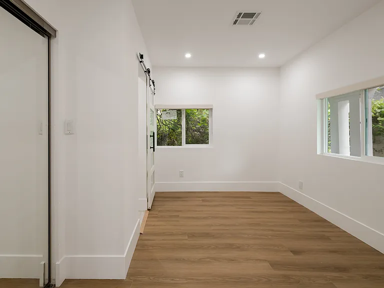 5729 Carlton Way #3/4 — Photo 10