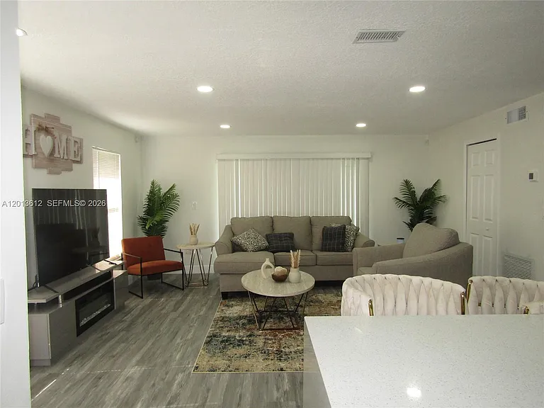 2447 Messina Ave — Photo 6