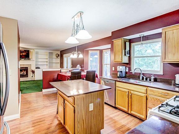 5th image of 936 Quaint Ct