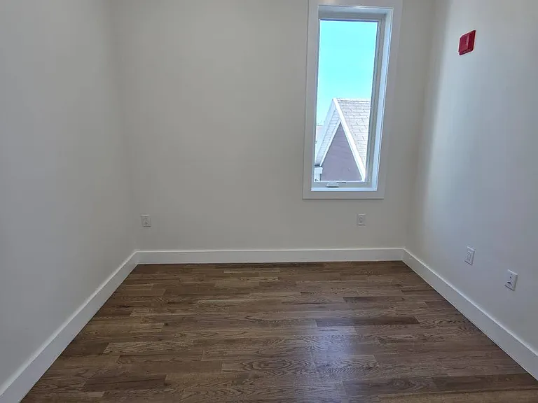 40 Lembeck Ave #304 — Photo 7