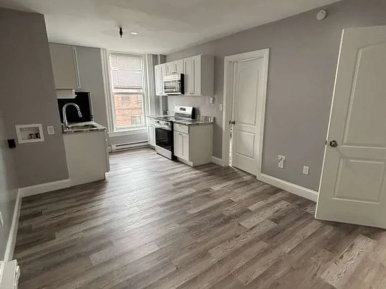 460 Main St — Photo 6