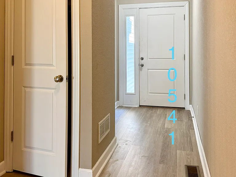10541 Clubhouse Dr — Photo 3