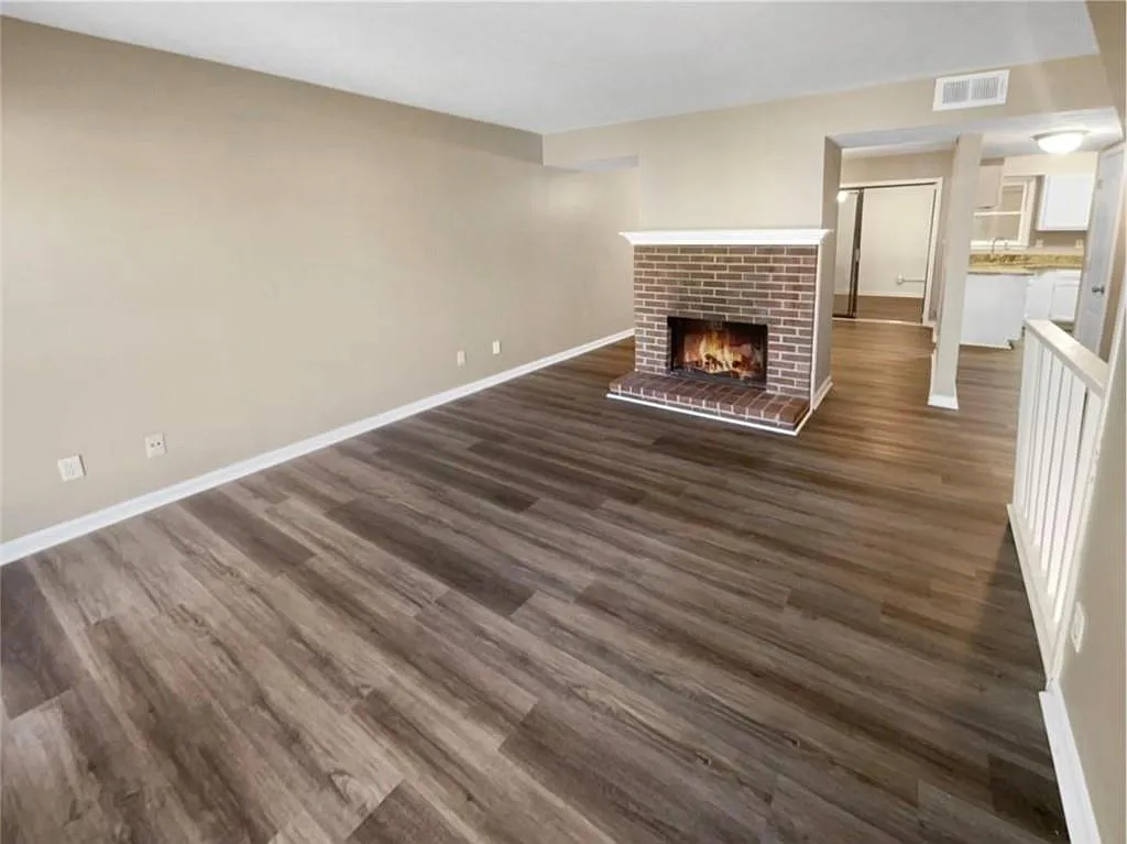 2 bed, 2.5 bath, 1940 sqft, $1,700 — Photo 4