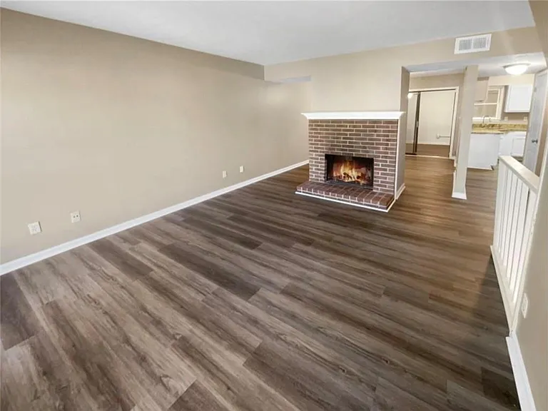 688 Stratford Grn — Photo 4