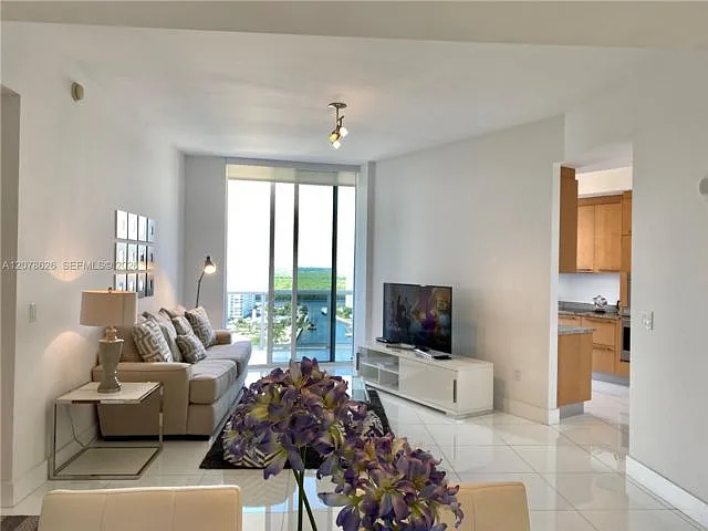 2 bed, 2.0 bath, $5,500 — Photo 3