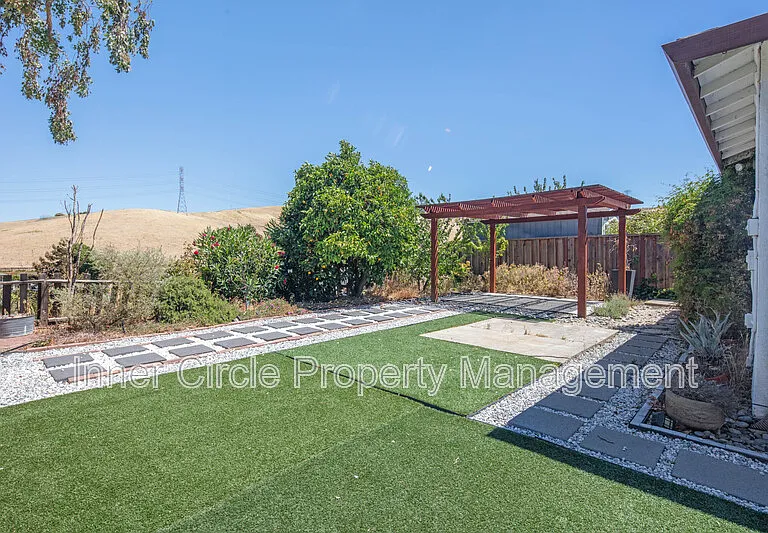 2225 Mount Whitney Dr — Photo 23