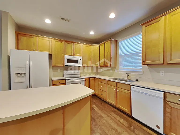 15701 Seafield Ln — Photo 3