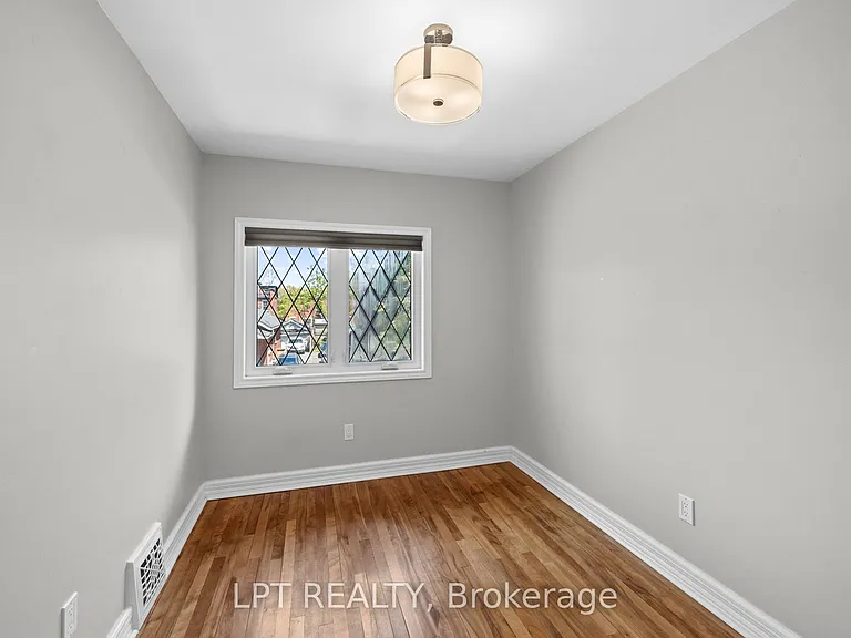 126 Blackburn Ave — Photo 20