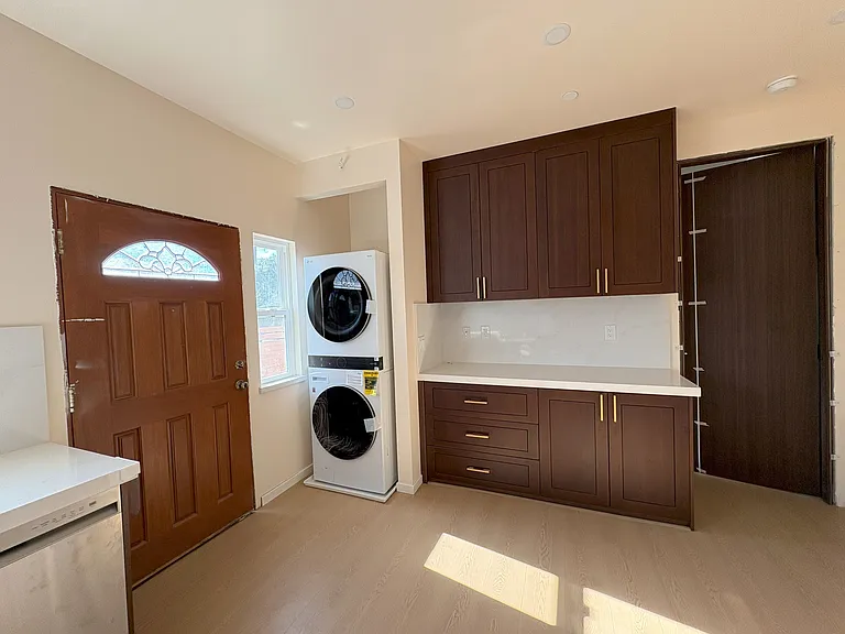 536 Emerson St — Photo 2