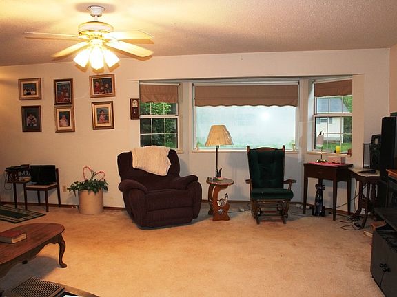 5th image of 152 Bryan Ave