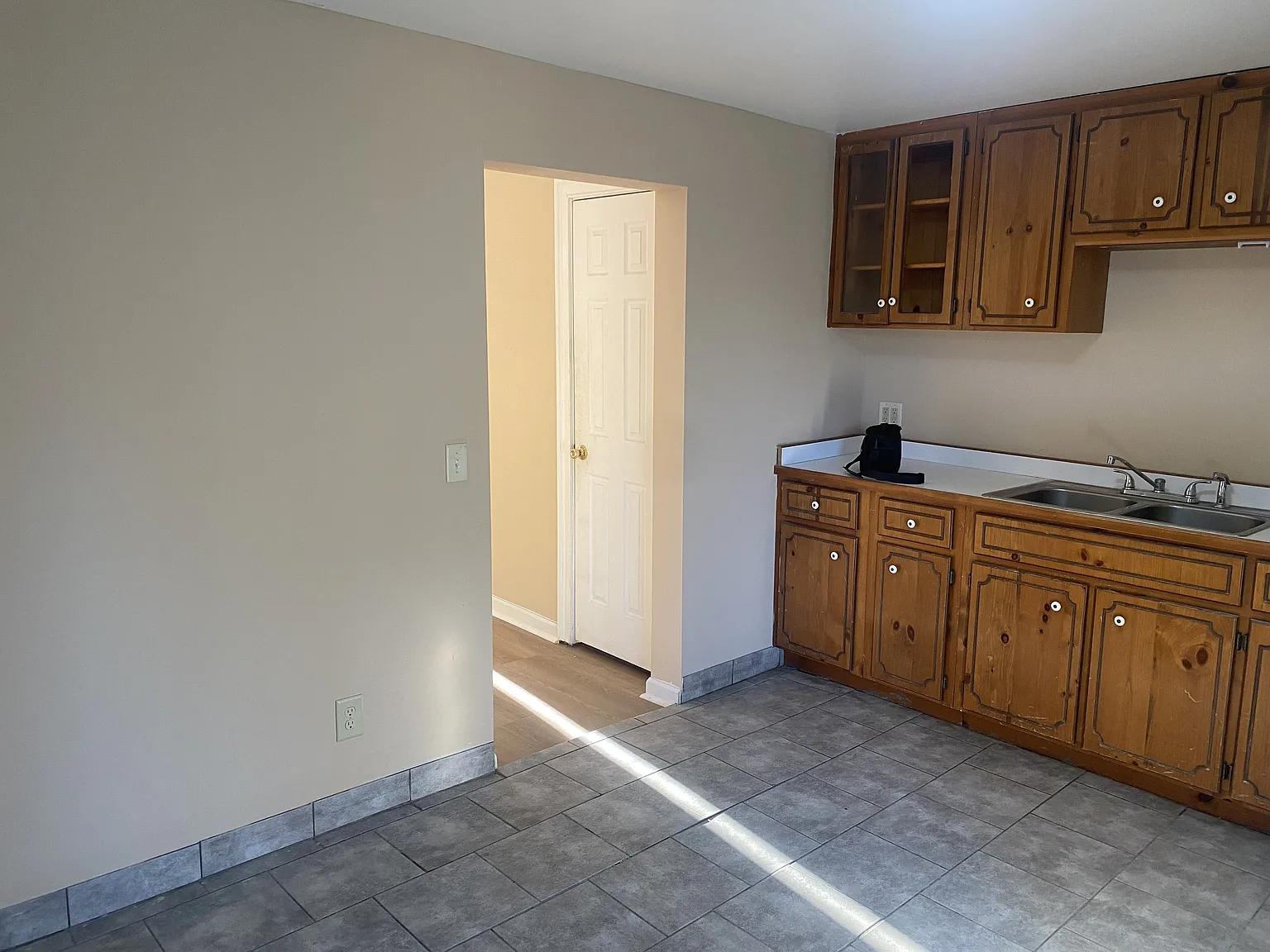 2 bed, 900 sqft, $750 — Photo 4