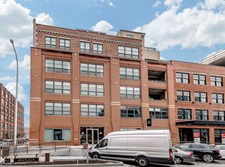 1118 W Fulton St #206, Chicago, IL 60607