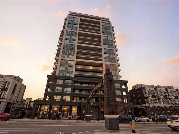 385 Winston Rd #402, Grimsby, ON L3M 0J3