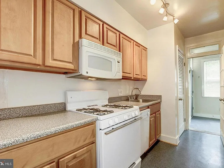 4016 47th St NW #1 — Photo 5