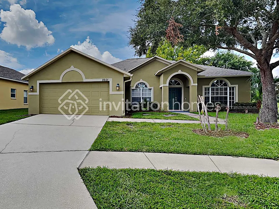 8601 Herons Cove Pl
