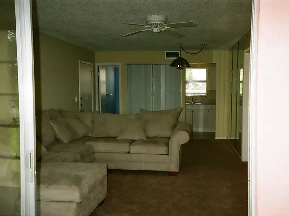 130 Lake Dora Dr, West Palm Beach, FL 33411