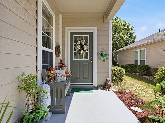 5th image of 103 NASSAU CIR