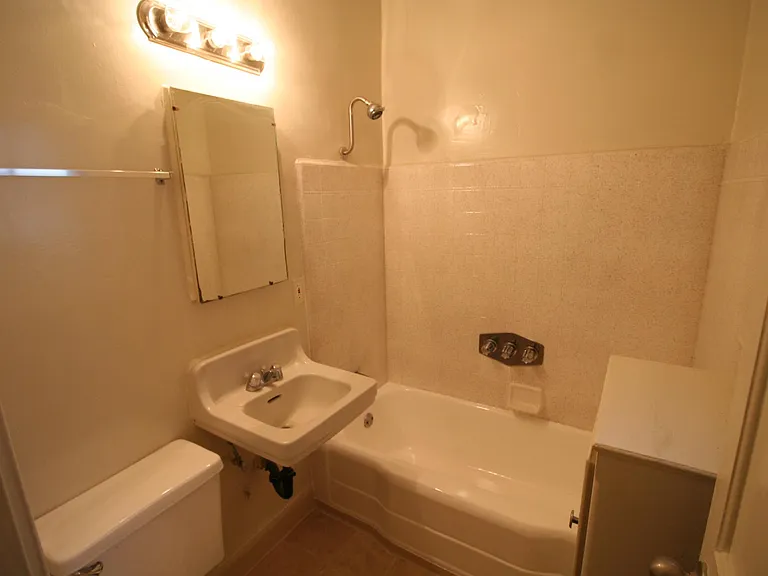 200 S Doheny Dr #100 — Photo 7