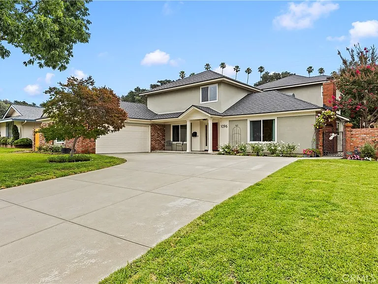 1096 Canyon View Dr — Photo 1