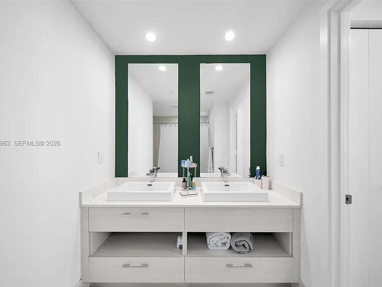 45 SW 9th St #3909 — Photo 18
