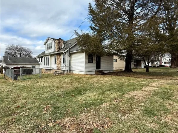 5701 4th Ave, Vienna, WV 26105