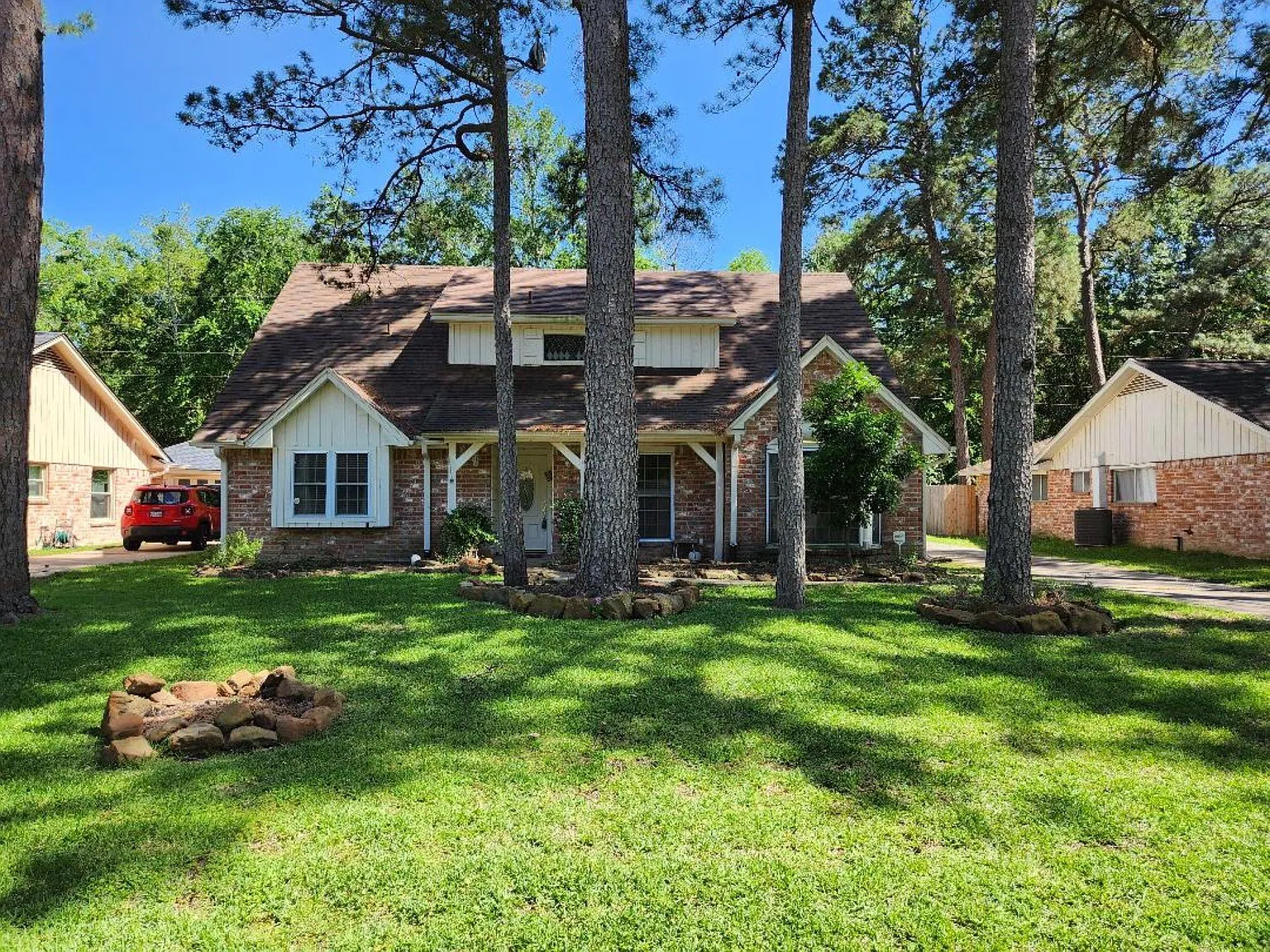 4 bed, 2.0 bath, 2466 sqft, $2,295 — Photo 4