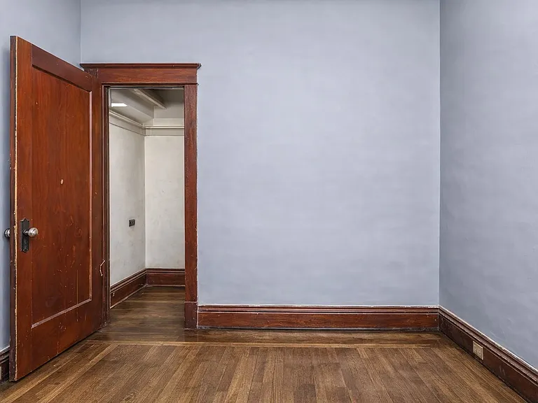 320 Saratoga St #1 — Photo 4