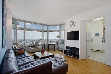 Rented by R New York