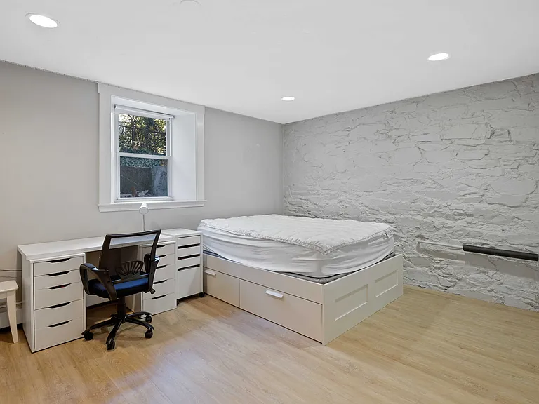 340 Harvard St #B — Photo 9