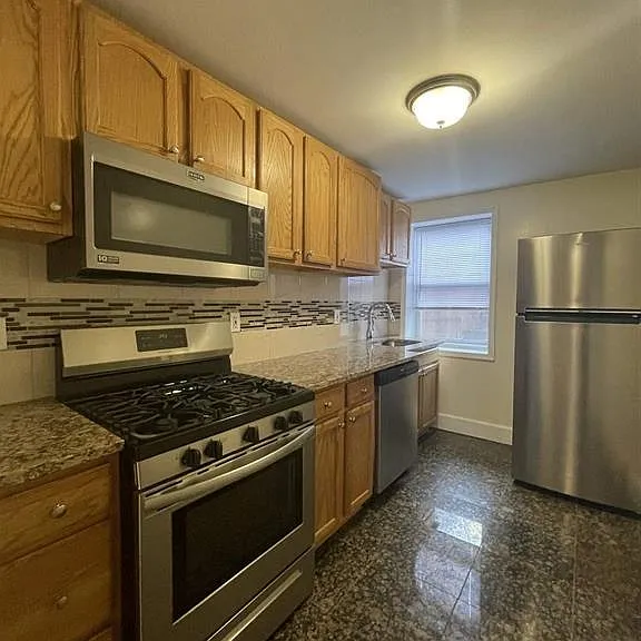204 Christopher Columbus Dr #1 — Photo 2