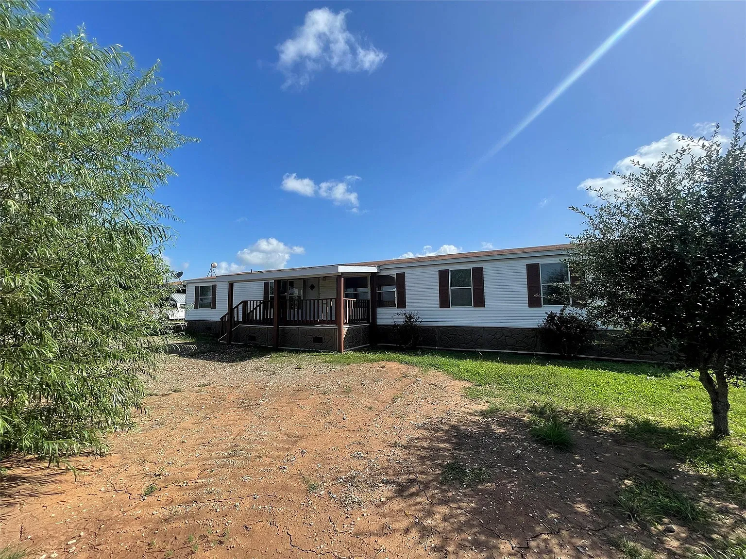5 bed, 2.5 bath, 2128 sqft, $2,200 — Photo 2