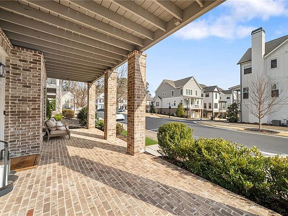 3rd image of 2200 Cortland Rd