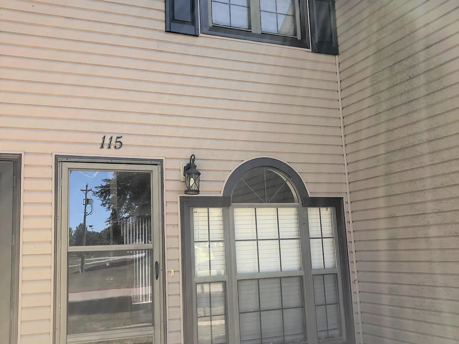 2 bed, 1.5 bath, 1040 sqft, $1,240 — Photo 2