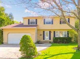 3937 Dryden Dr, North Olmsted, OH