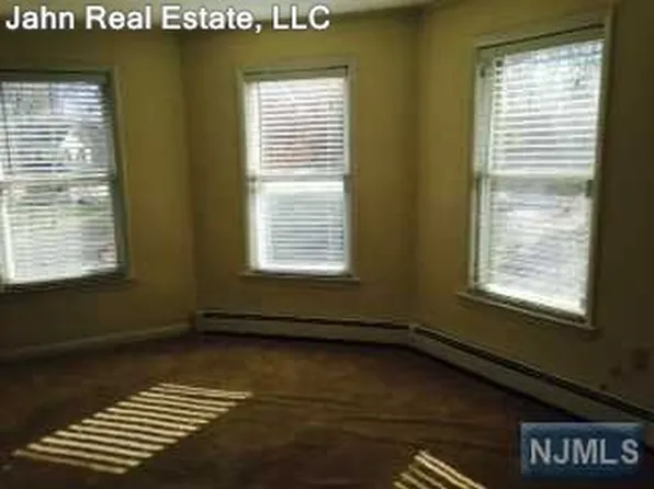 105 Carol St, Ramsey, NJ 07446