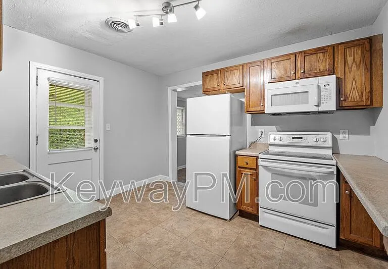 3018 Acorn Rd — Photo 6