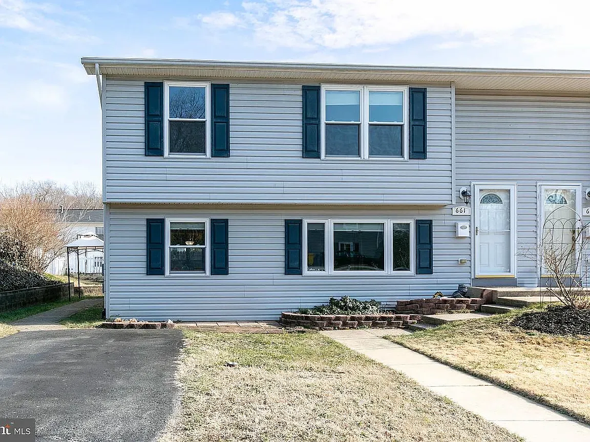 5 bed, 1750 sqft, $2,990 — Photo 1