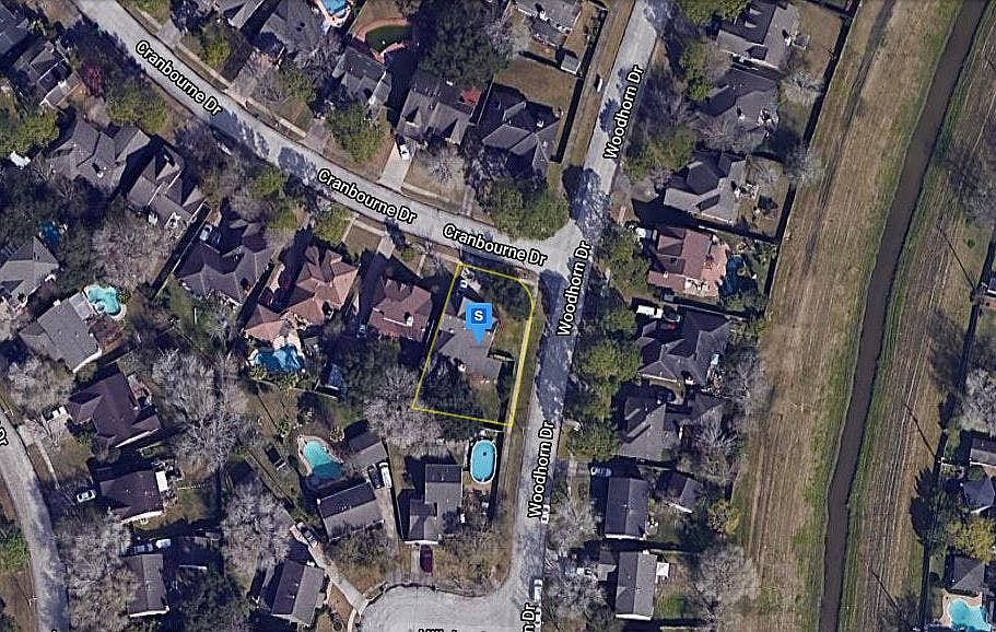 1st image of 15146 Cranbourne Dr