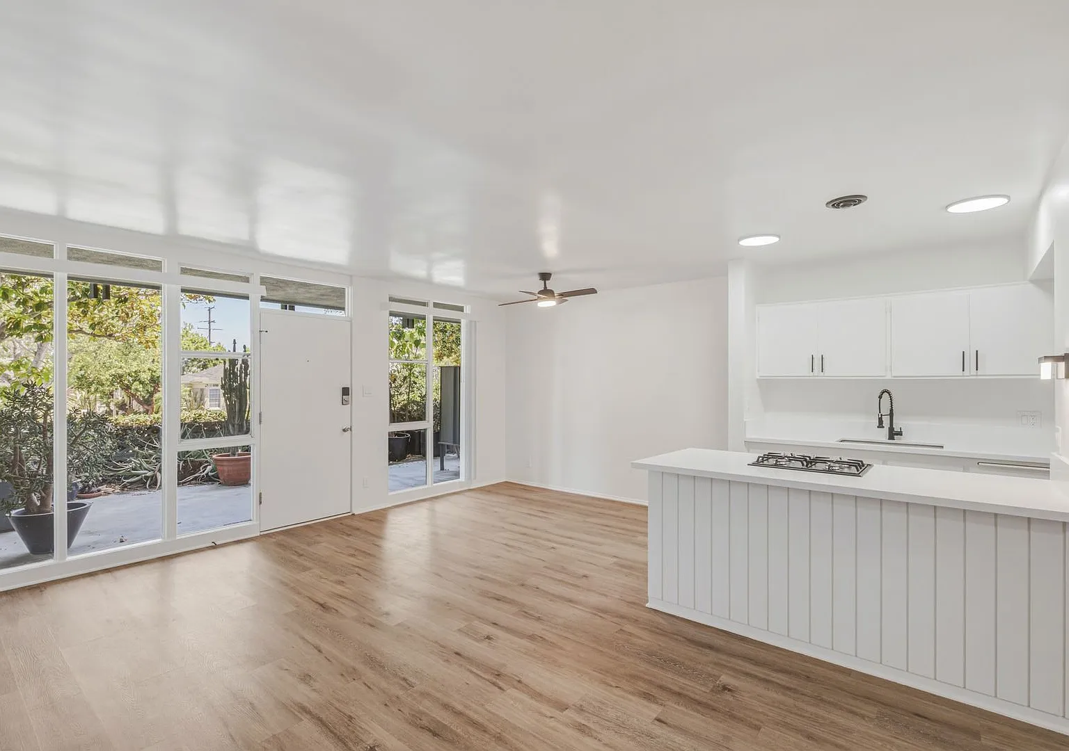 Montana Avenue Residences — Photo 1