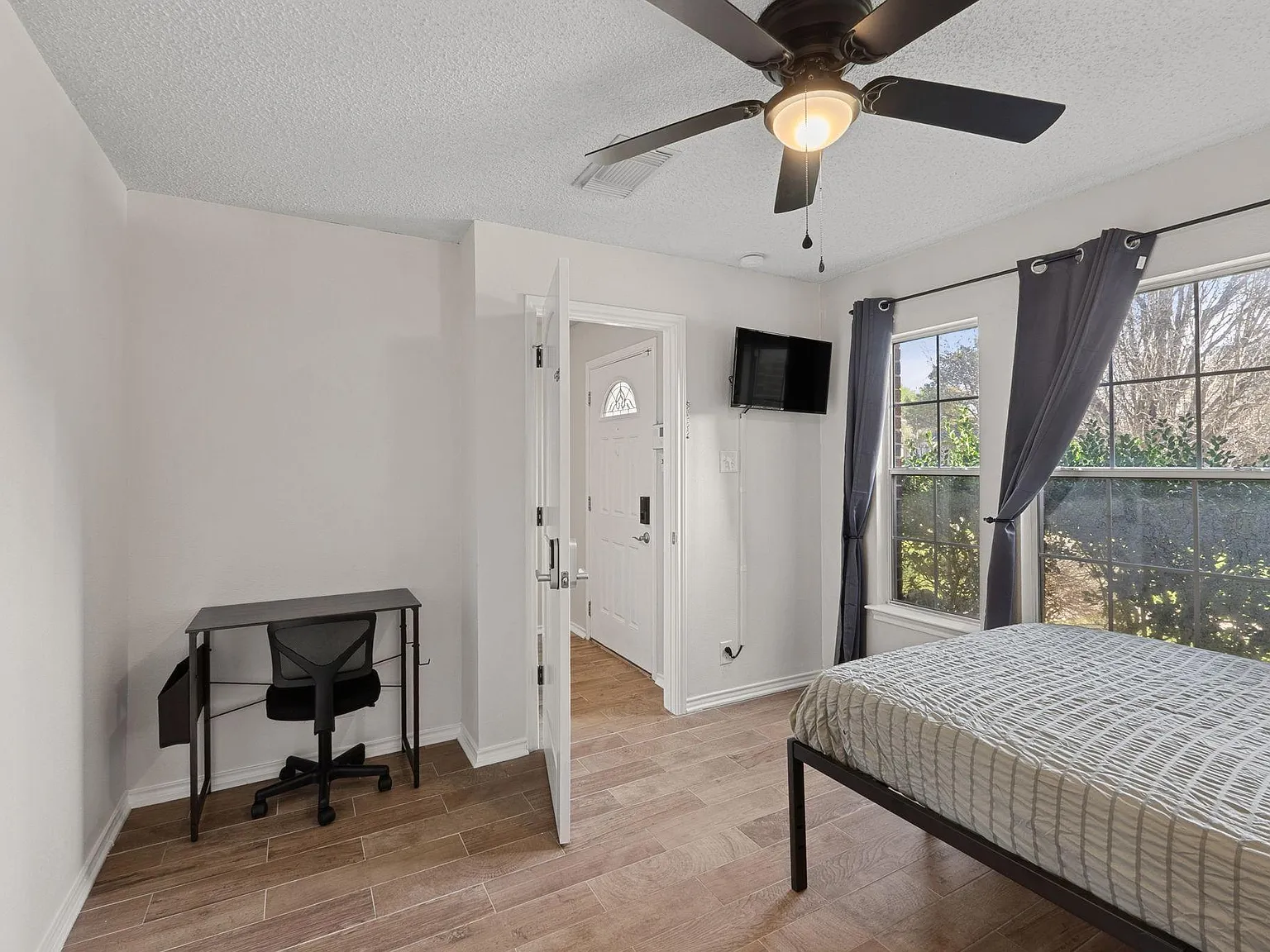 4 bed, 4.0 bath, 2500 sqft, $763 — Photo 1