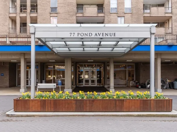 77 Pond Ave APT 910, Brookline, MA 02445