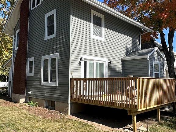 3rd image of 204 E Main St