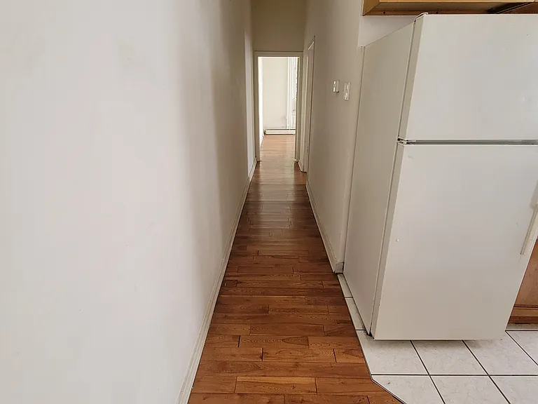 2022 Spring Garden St #2R — Photo 4