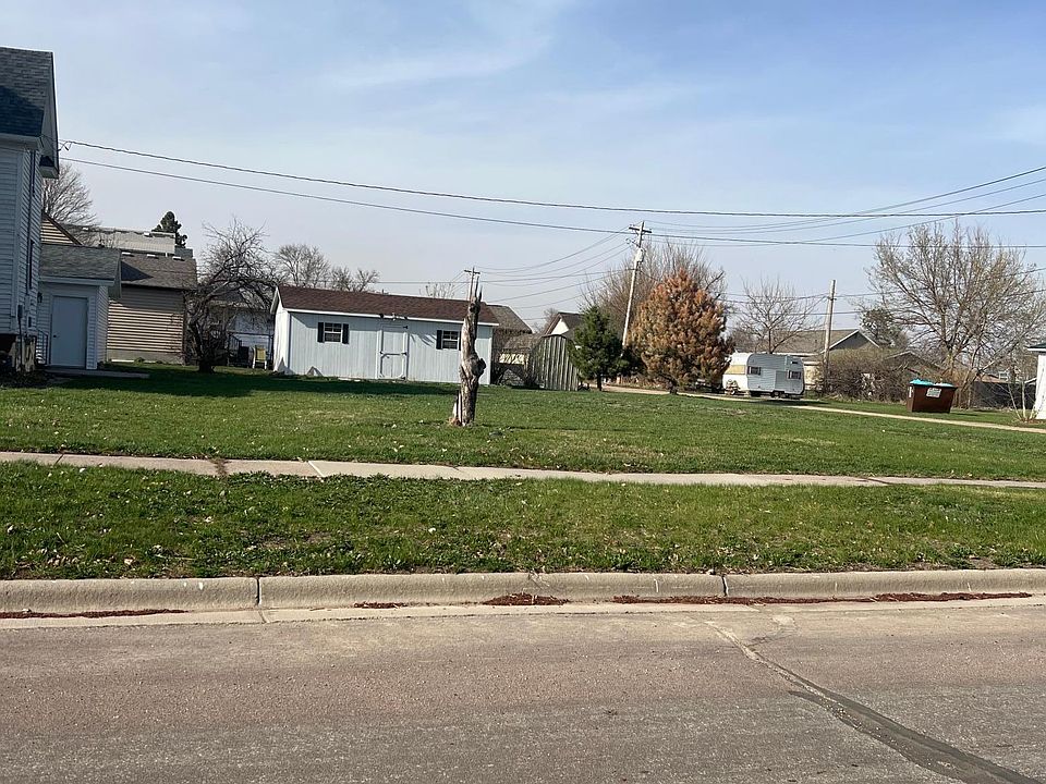 2nd image of 310 E 4th St