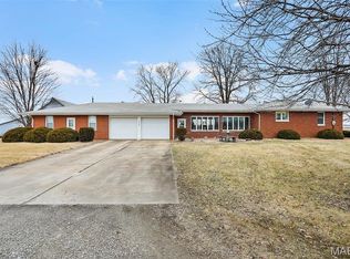 8502 Montclaire Ave, Brighton, IL 62012