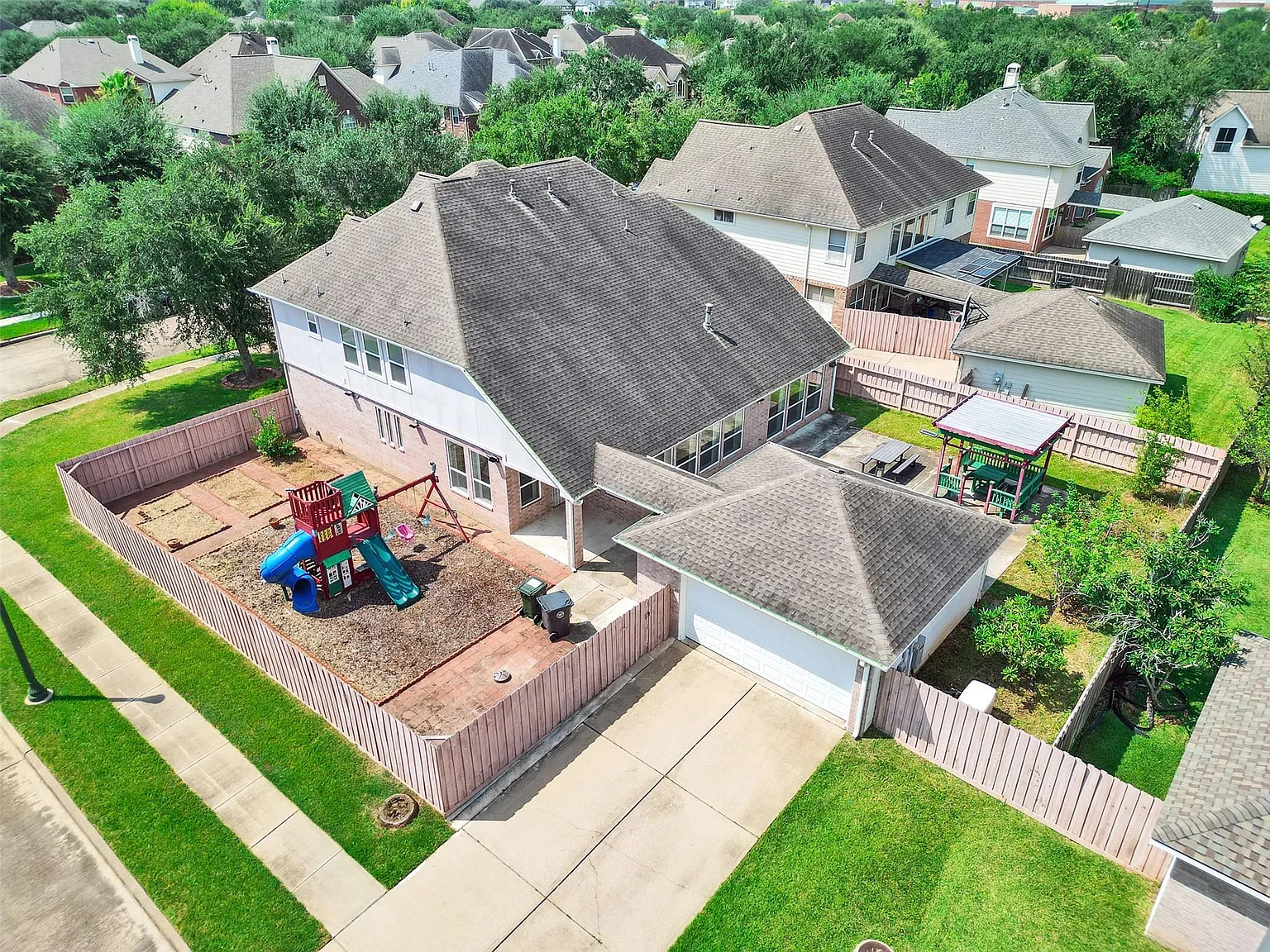 4 bed, 4.0 bath, 3564 sqft, $3,500 — Photo 3
