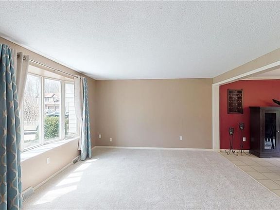 5th image of 249 Rockdale Dr